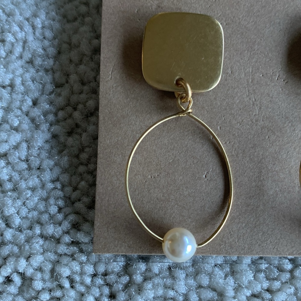 NWT Marjorie Baer gold and pearl earrings. Pierced - Picture 3 of 5